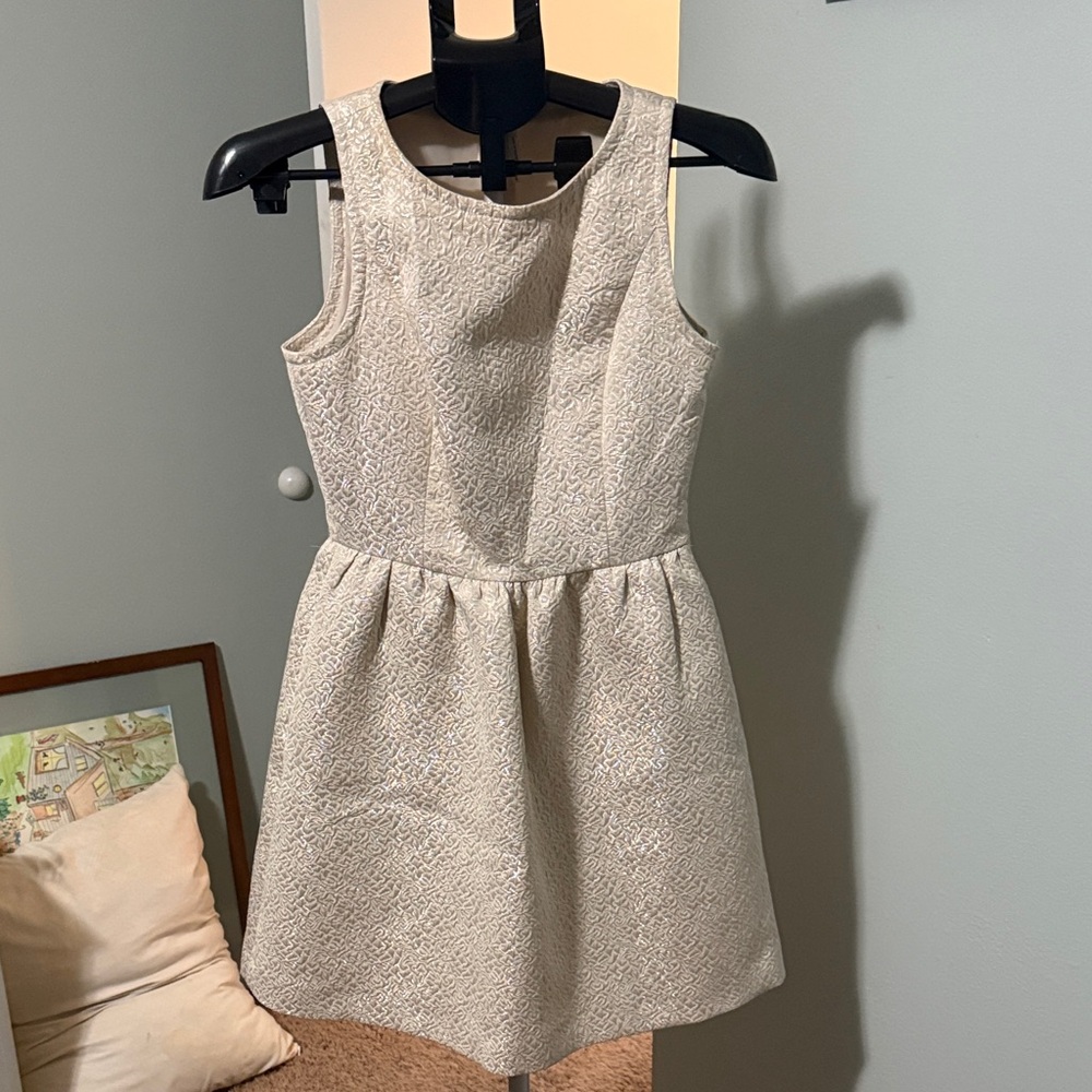 Elegant Cream Sleeveless Dress- perfect for homecoming! Worn once- JUNIORS Size